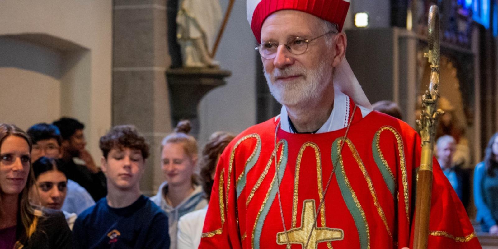 Weihbischof Ansgar Puff bei der Eröffnung der Gesamtschule St. Josef Bad Honnef