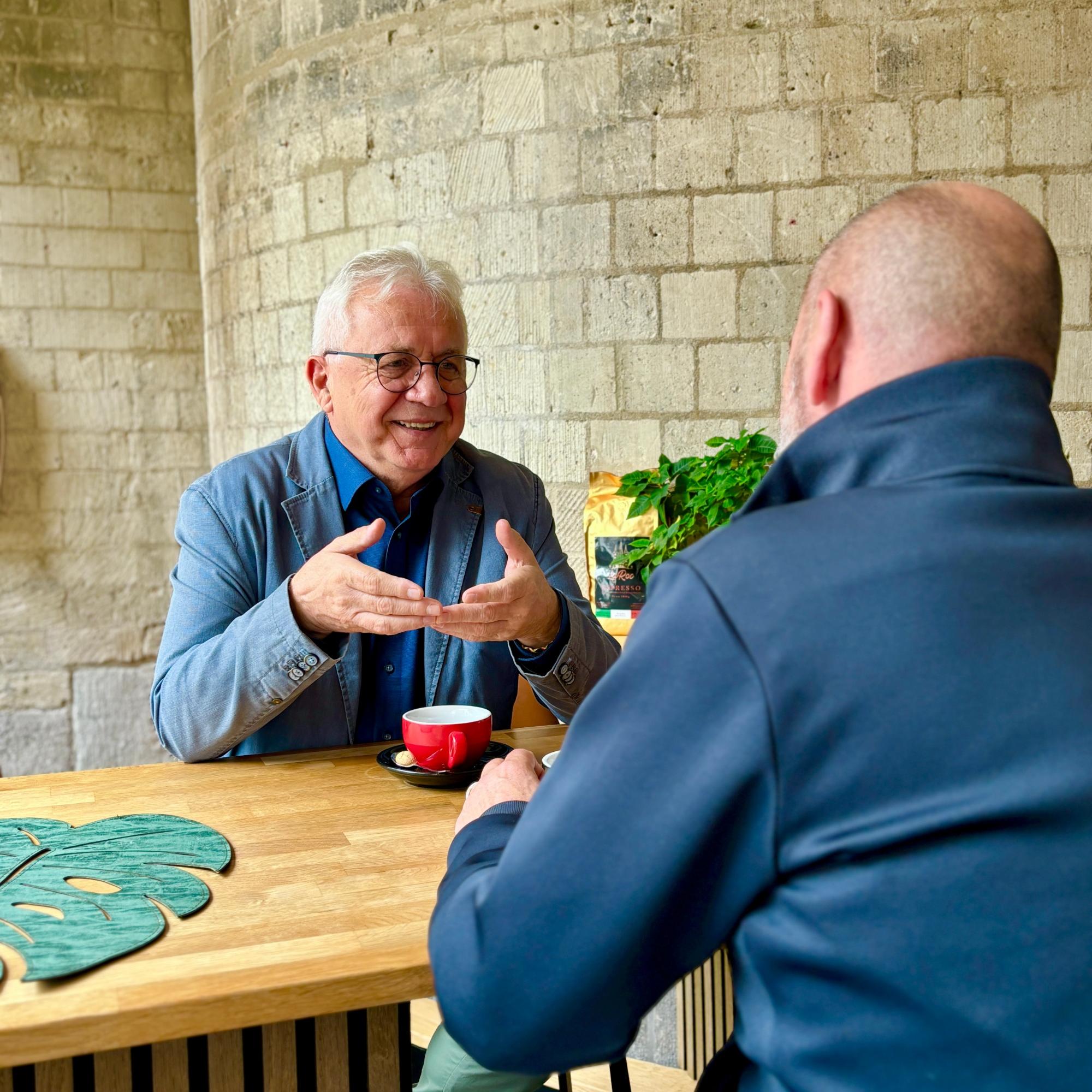 Auf einen Kaffee mit dem Diakon