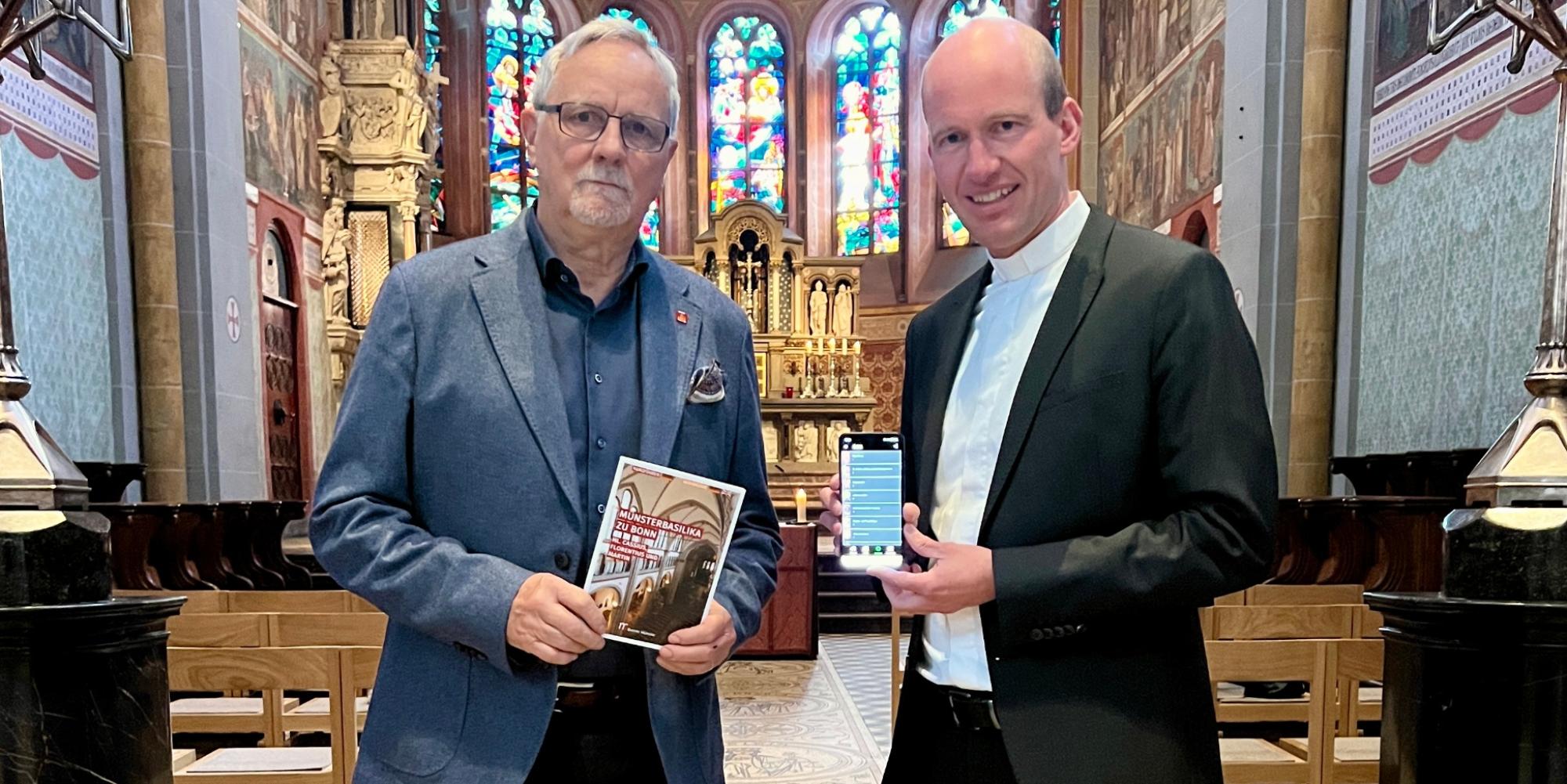 Ulrich Lipperheide und Dr. Christian Jasper bei der Vorstellung des neuen Audioguides