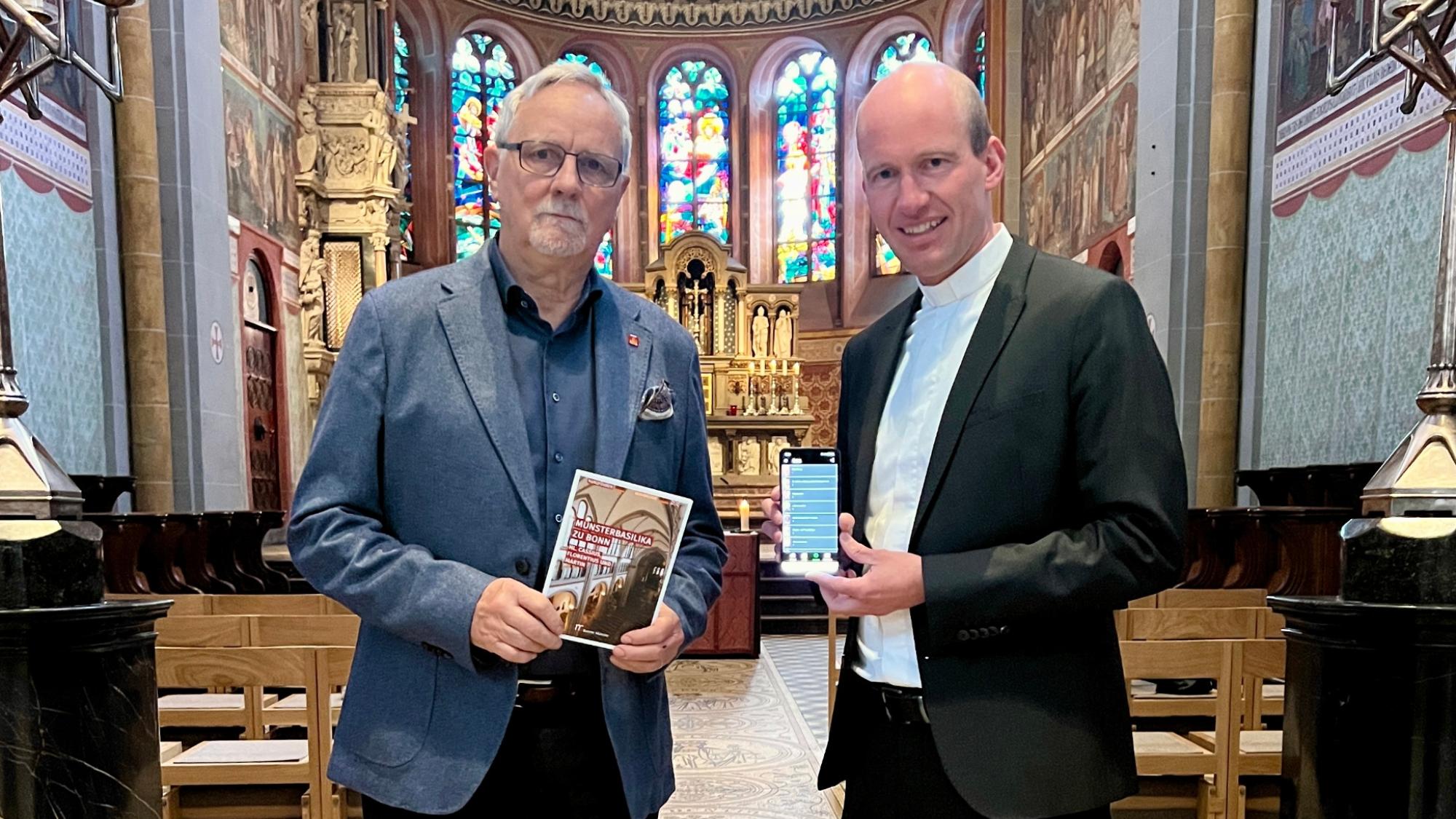 Ulrich Lipperheide und Dr. Christian Jasper bei der Vorstellung des neuen Audioguides