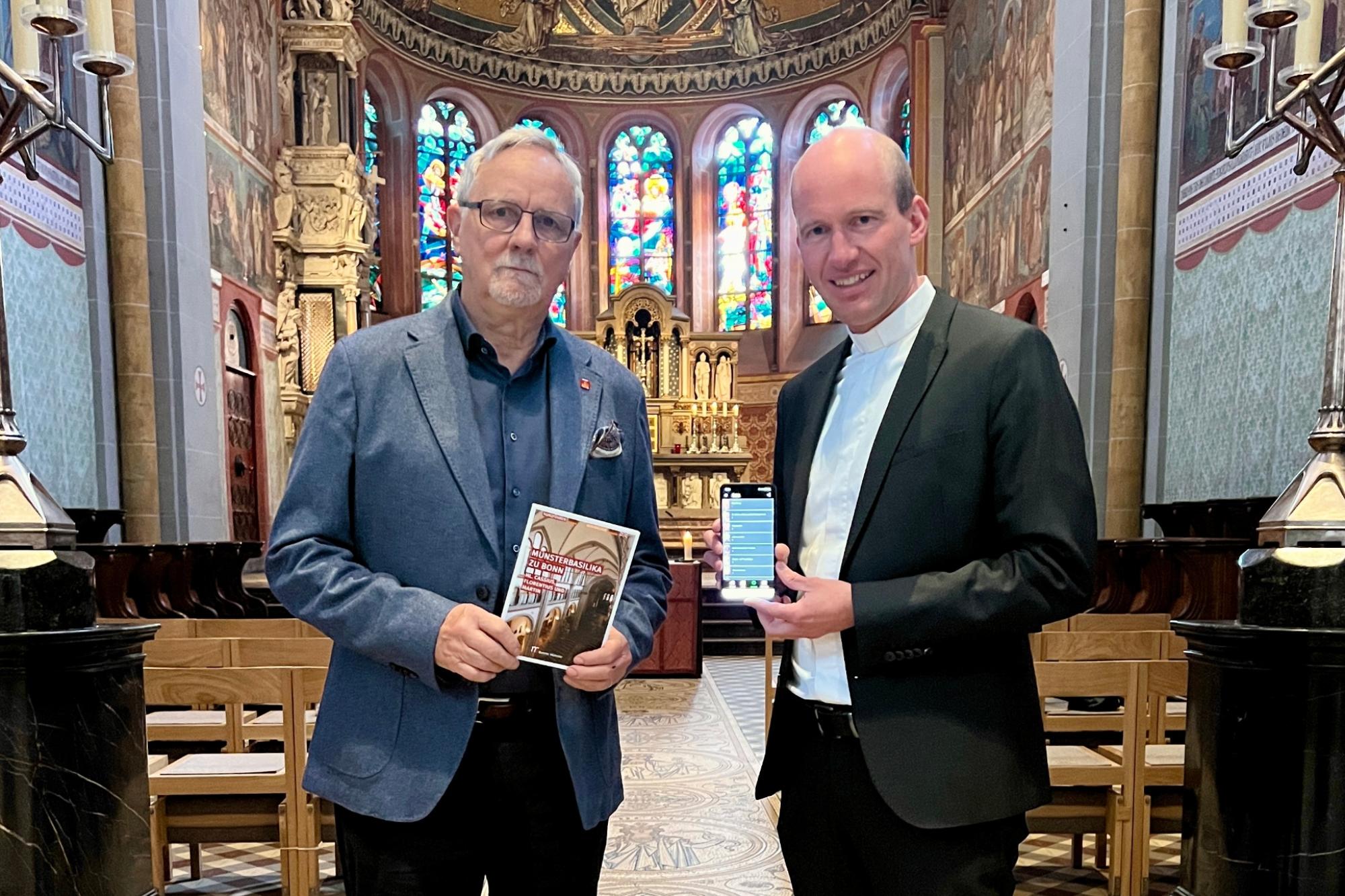 Ulrich Lipperheide und Dr. Christian Jasper bei der Vorstellung des neuen Audioguides