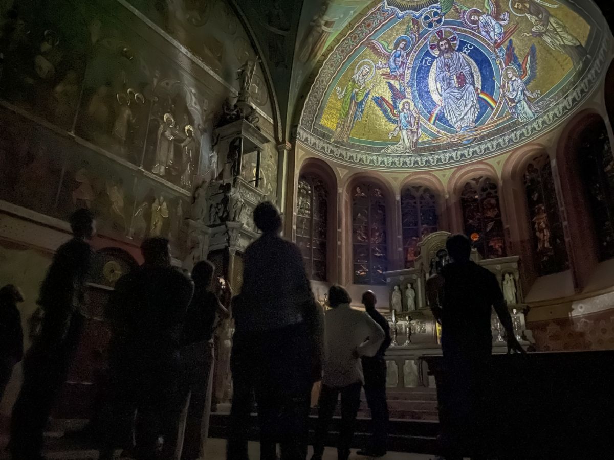 Taschenlampenfuhrung-im-Bonner-Munster