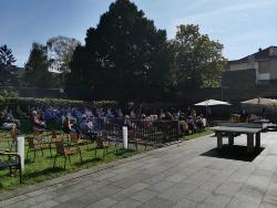 Open-Air-Gottesdienst im Garten von Sankt Remigius Open-Air-Gottesdienst im Garten von Sankt Remigius
