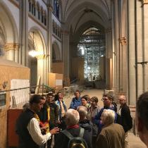Besucher mit Stadtdechant Picken in der Münsterbasilika Besucher mit Stadtdechant Picken in der Münsterbasilika