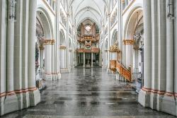Blick zur Westapsis des Bonner Münsters