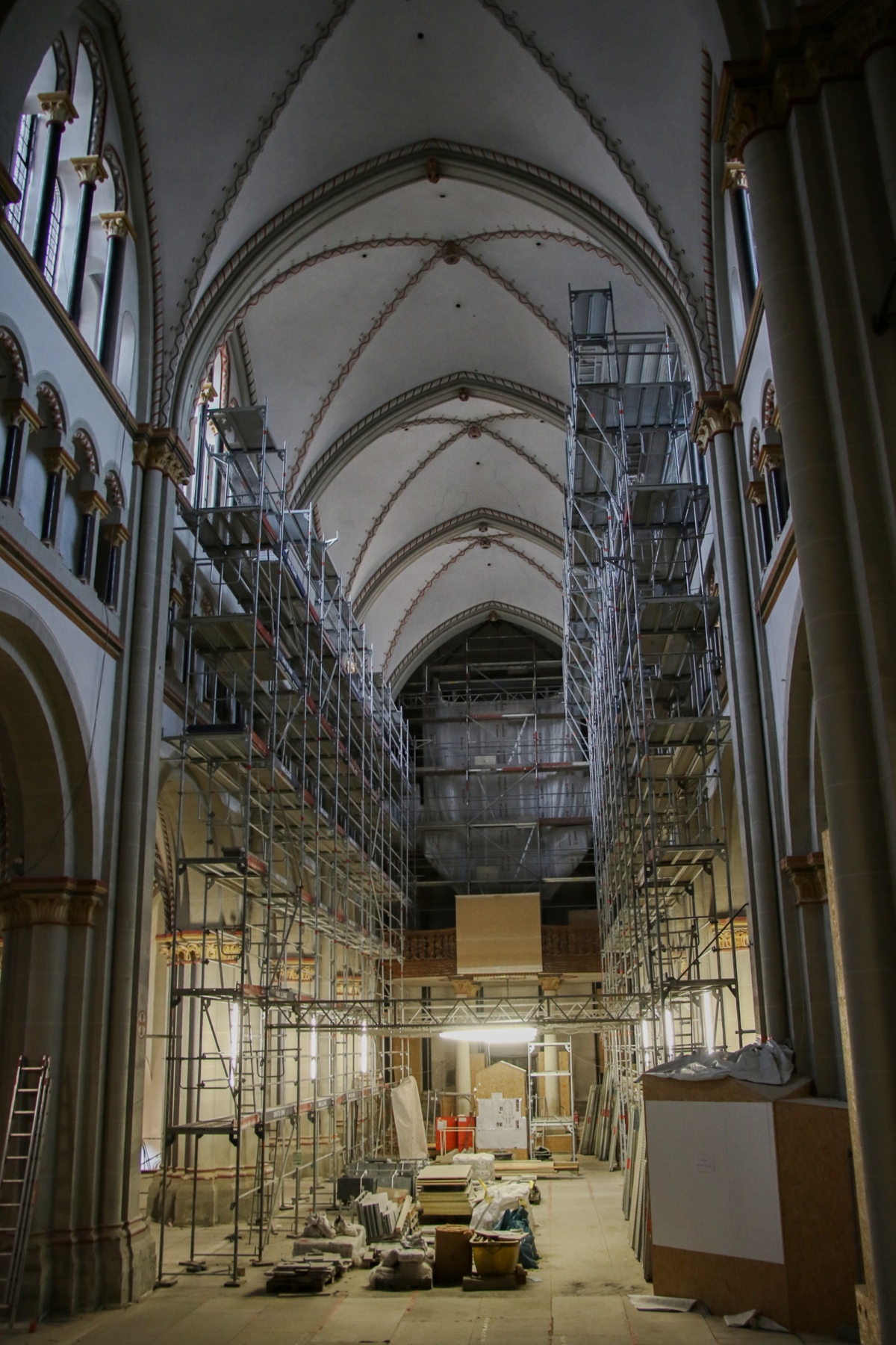 Der Innenraum des Bonner Münsters 