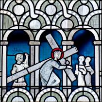 Der für uns das schwere Kreuz getragen hat. Rosenkranzfenster im Bonner Münster Der für uns das schwere Kreuz getragen hat. Rosenkranzfenster im Bonner Münster