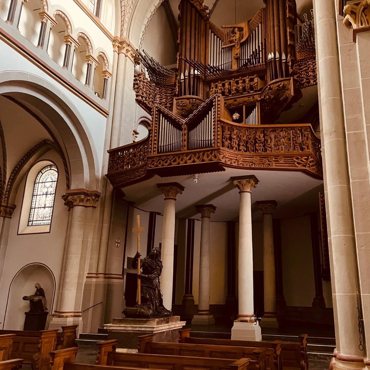 Chöre, Orgel und Musiker am Bonner Münster
